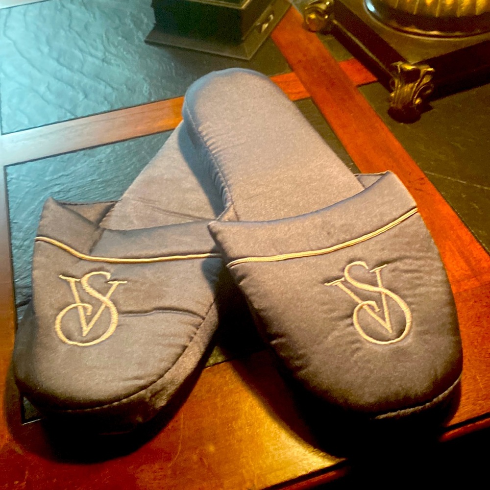 Victoria Secret slippers gently used size 7